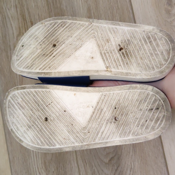 Adorable Blue Slides, Size 8-9 - Picture 4 of 9